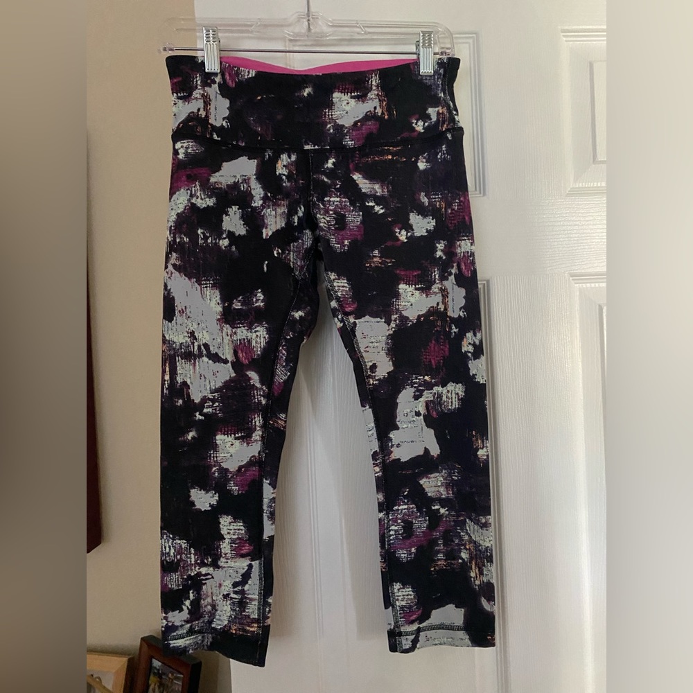 Lululemon Wunderunder Crop Leggings, size 8